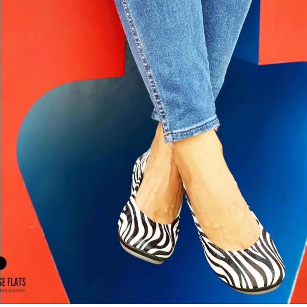 THE STOREHOUSE FLATS Stylish Zebra Print Flats SZ 7 new